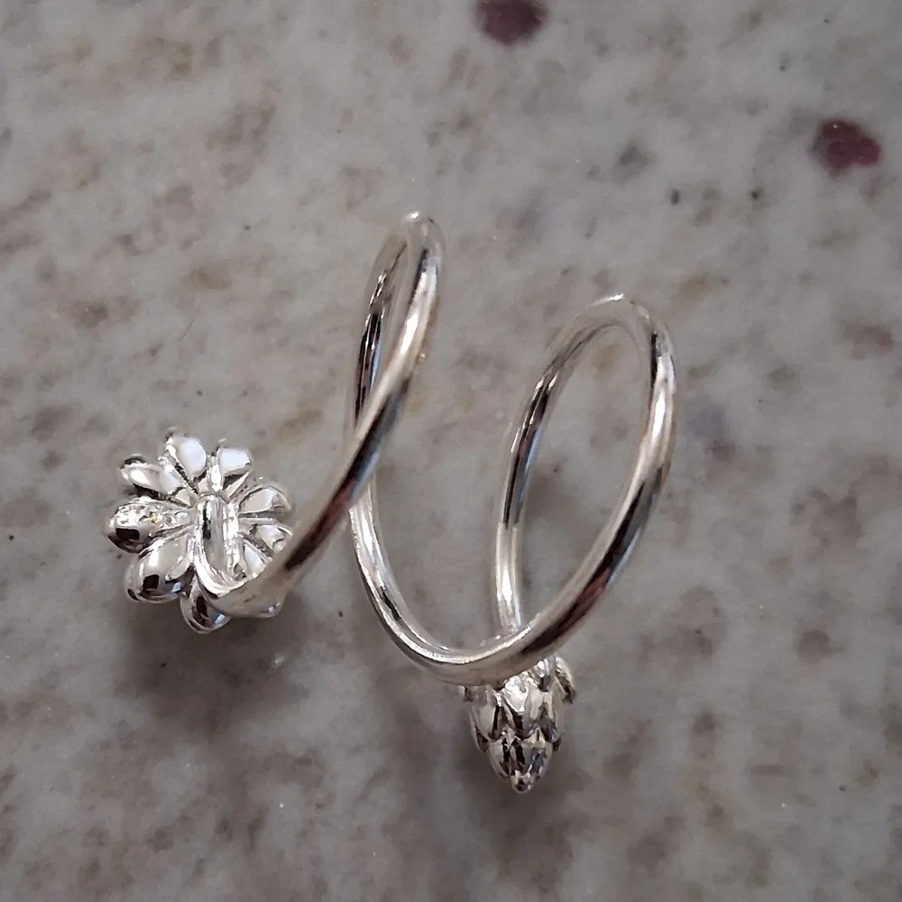 NWT Cute Boho Open Adjustable Silver Lotus Flower Ring!